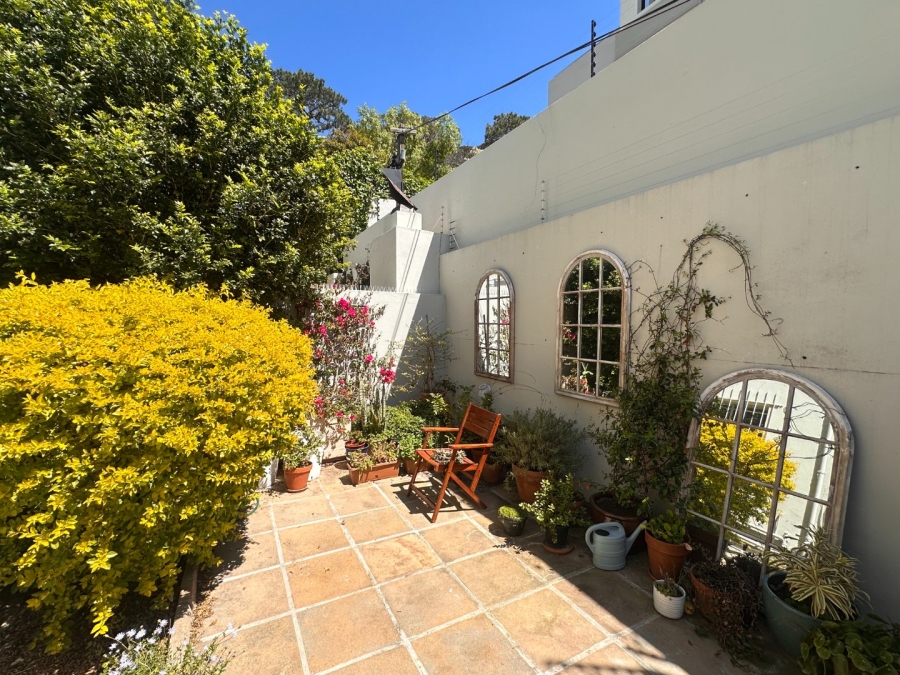 To Let 3 Bedroom Property for Rent in Higgovale Western Cape